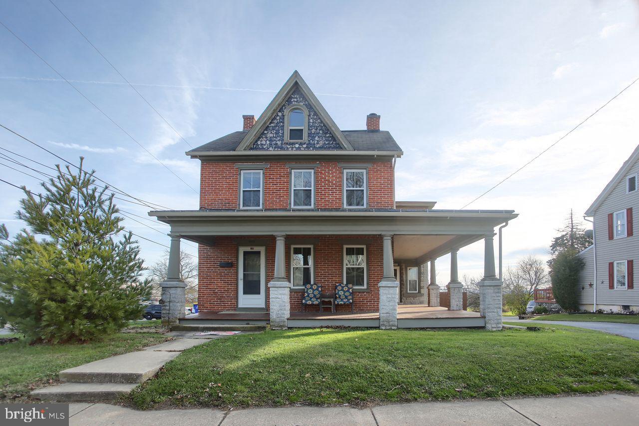 Property Photo: 552 W Main Street PA 17557