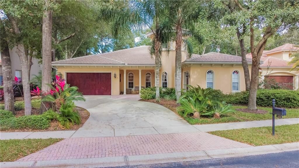 Property Photo: 1936 Floresta View Drive FL 33618