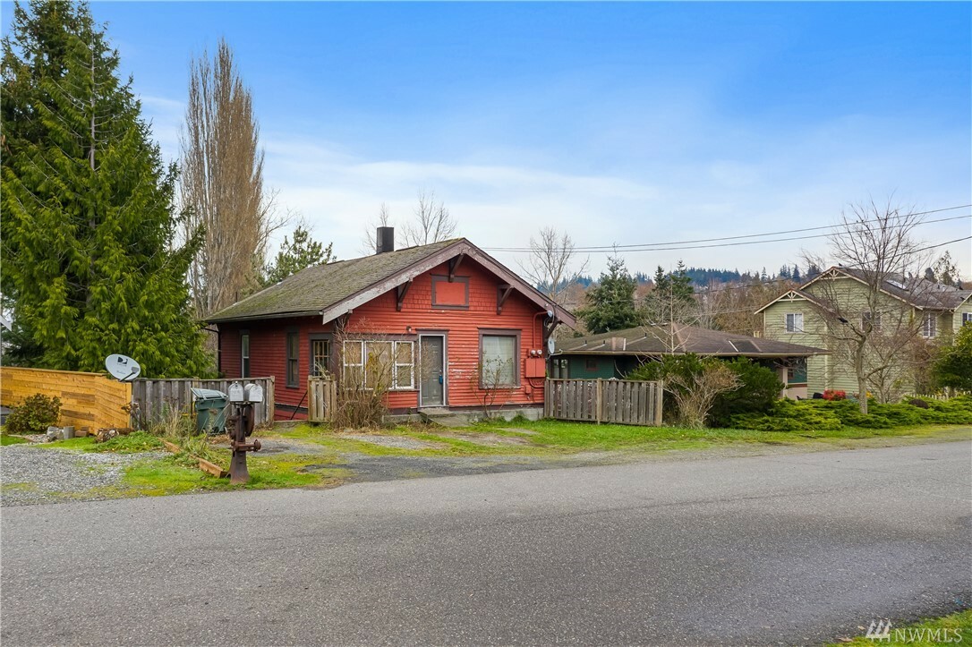 Property Photo:  507 Donovan Ave  WA 98225 