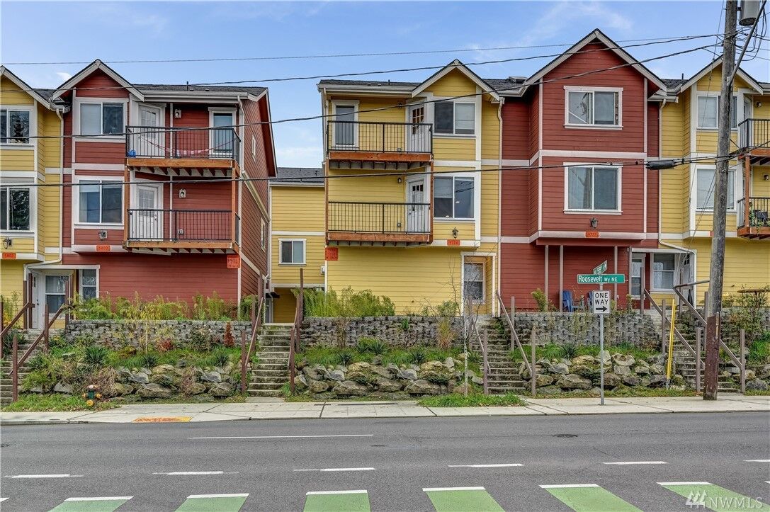 Property Photo: 5724 Roosevelt Way NE WA 98105