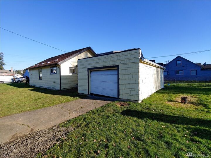 Property Photo:  1319 W 2nd St  WA 98520 