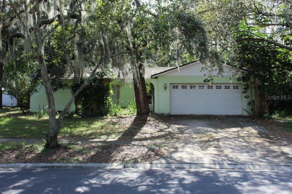 Property Photo:  3905 Oak Hammock Drive  FL 33511 