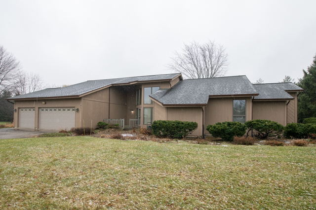 Property Photo:  801 Apache Trail  IL 60046 
