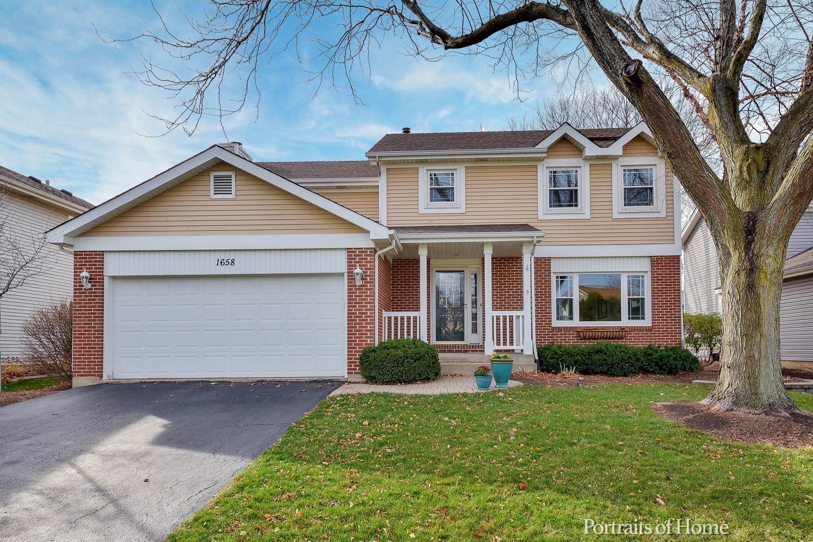 Property Photo: 1658 Hinterlong Lane IL 60563