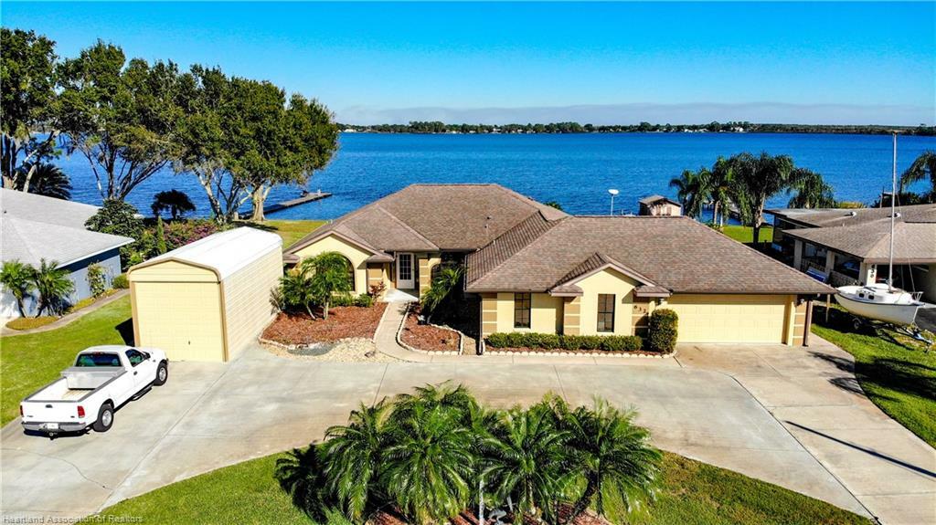 Property Photo:  632 Memorial Drive  FL 33870 