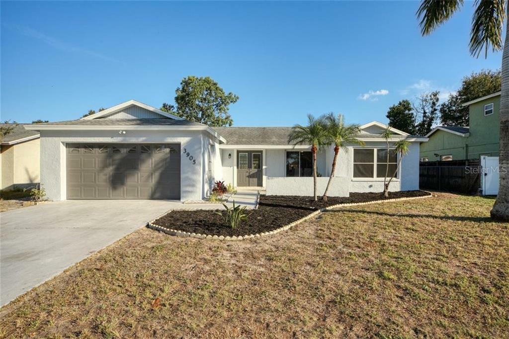 Property Photo: 3905 Highland Avenue W FL 34205
