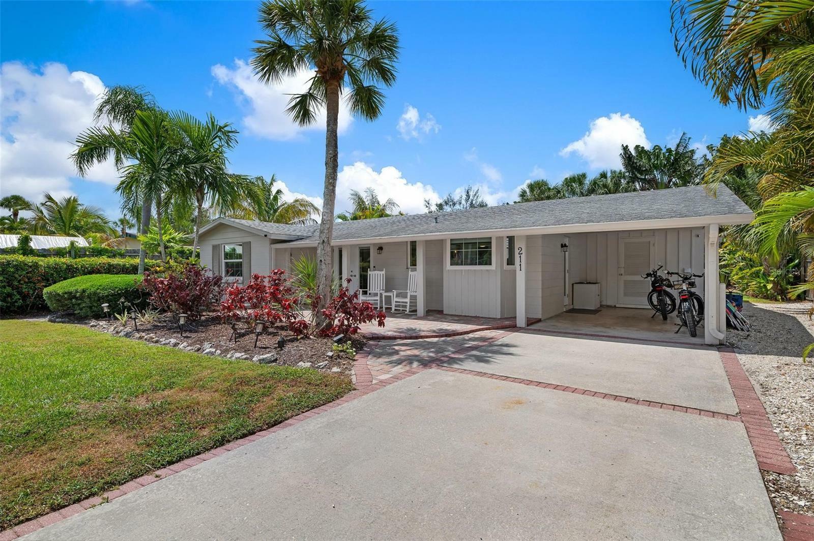 Property Photo:  211 Island Circle  FL 34242 