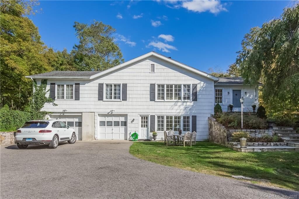Property Photo:  26 Norfield Road  CT 06883