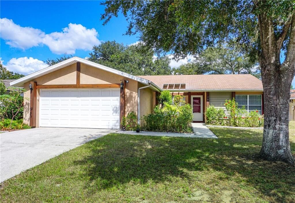 Property Photo: 706 Sunlit Court FL 33511