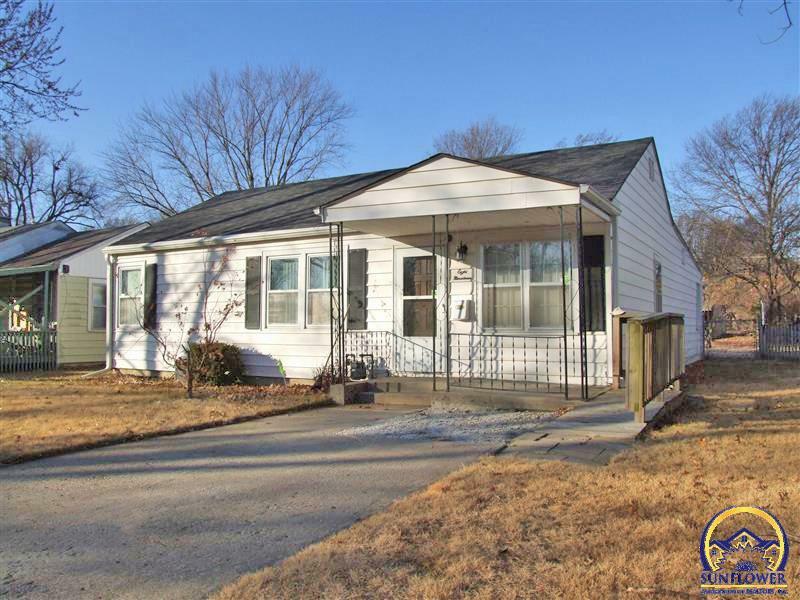 819 SW Parkview St  Topeka KS 66606-2019 photo