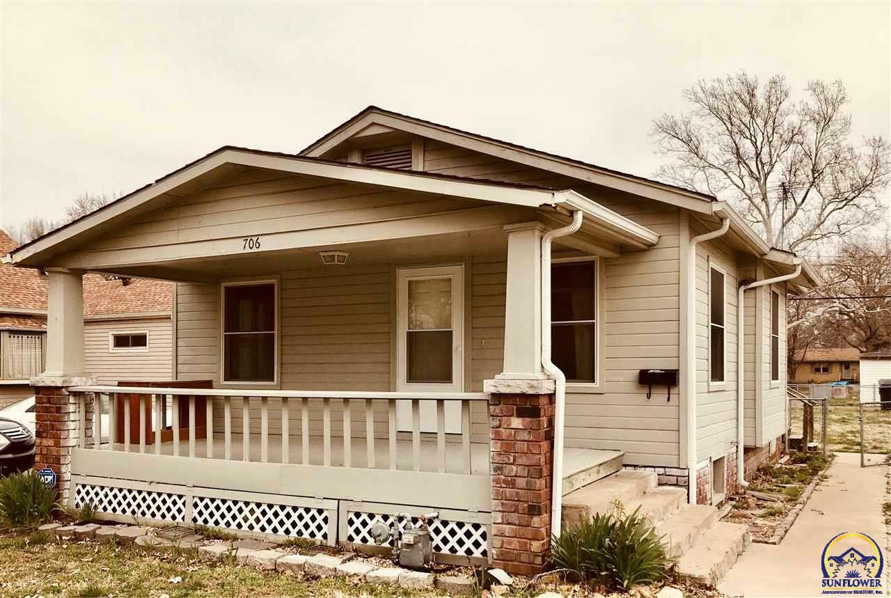 Property Photo:  706 NE Poplar St  KS 66616 