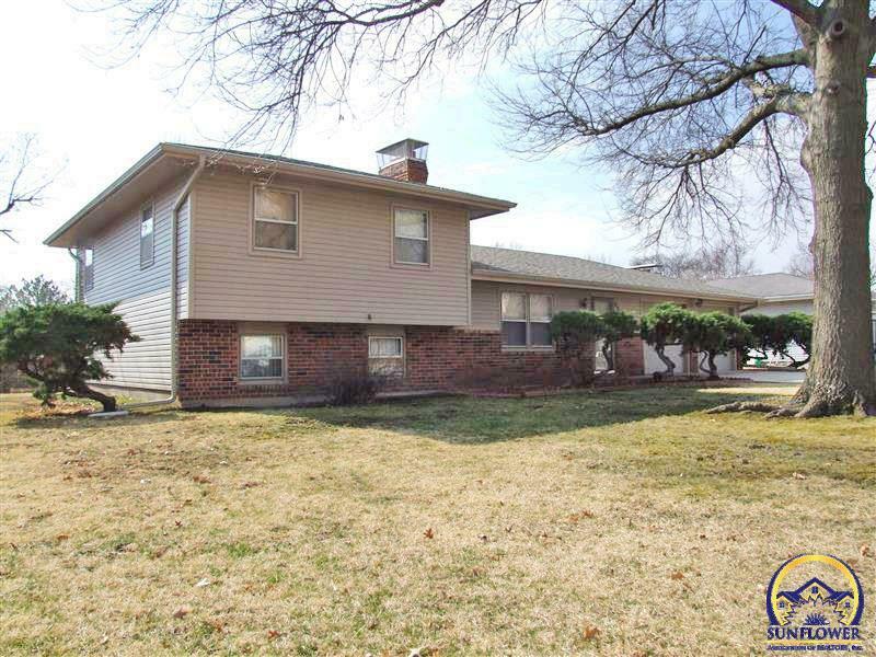 Property Photo:  2733 SE Granger St  KS 66605 