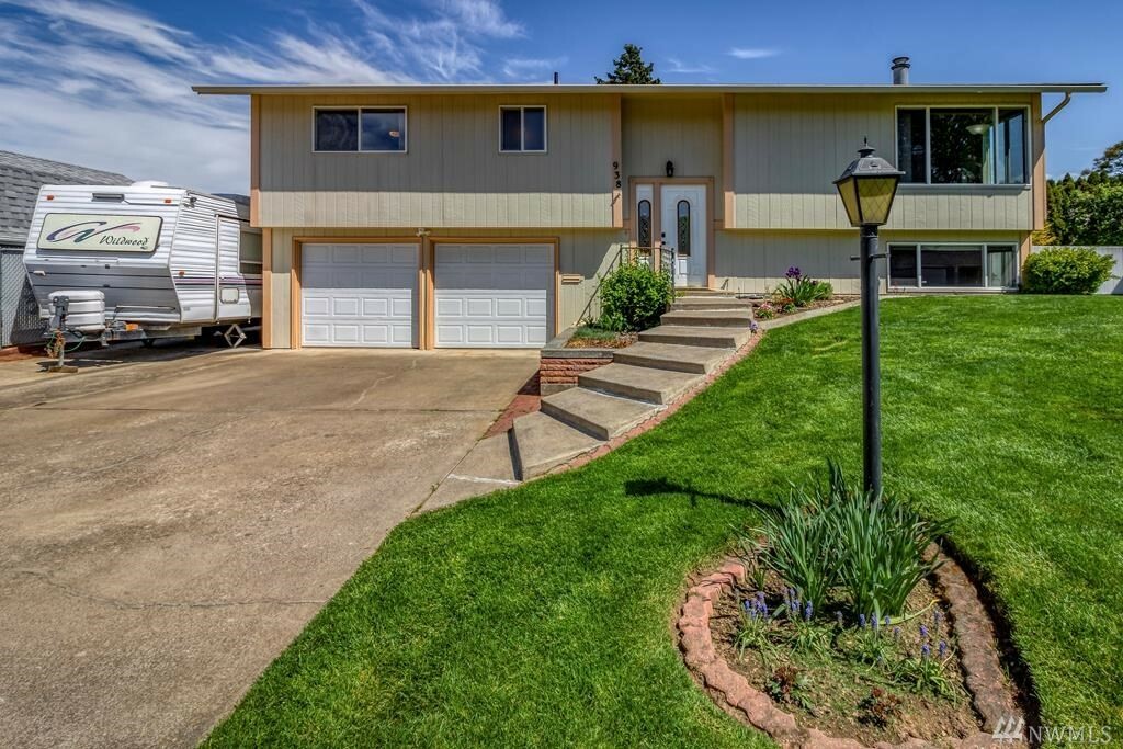 Property Photo:  938 Olympia Dr  WA 99362 