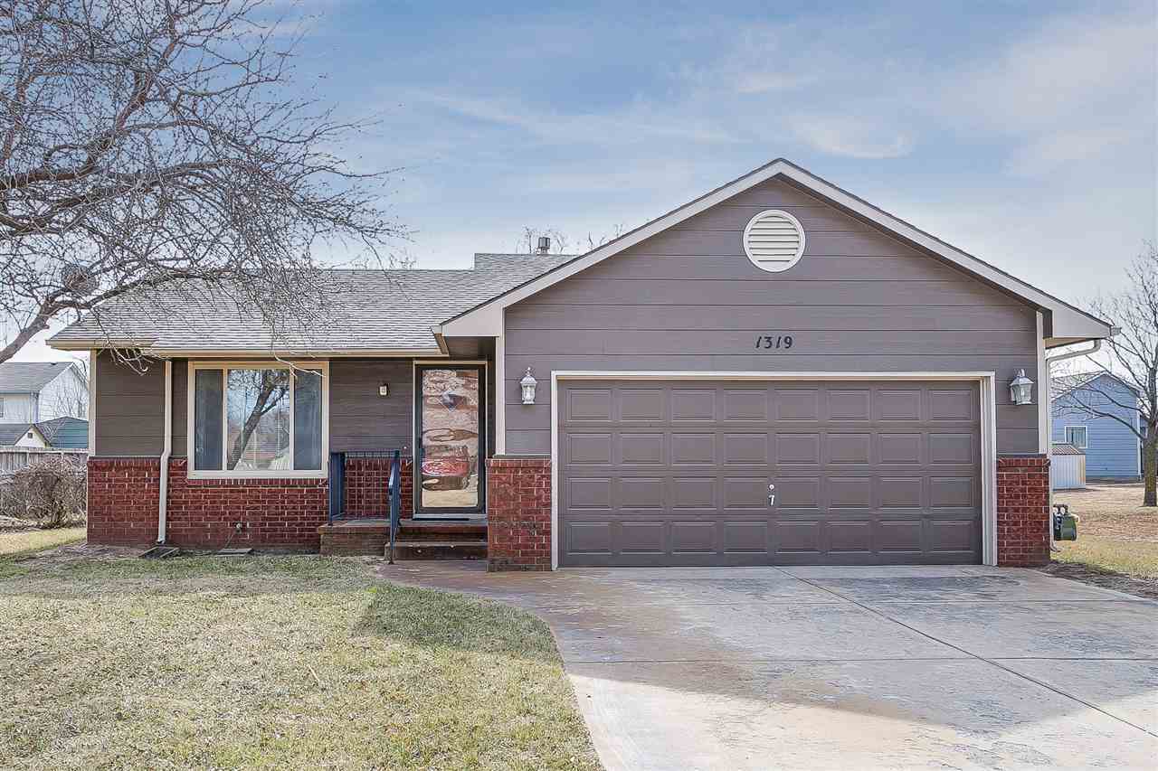 Property Photo:  1319 E Dirck  KS 67060-1418 