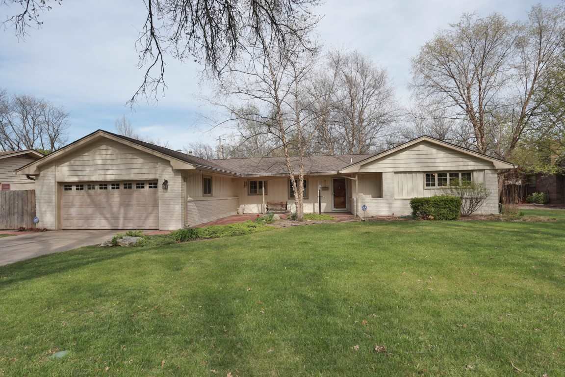 Property Photo:  802 N Brookfield St  KS 67206 