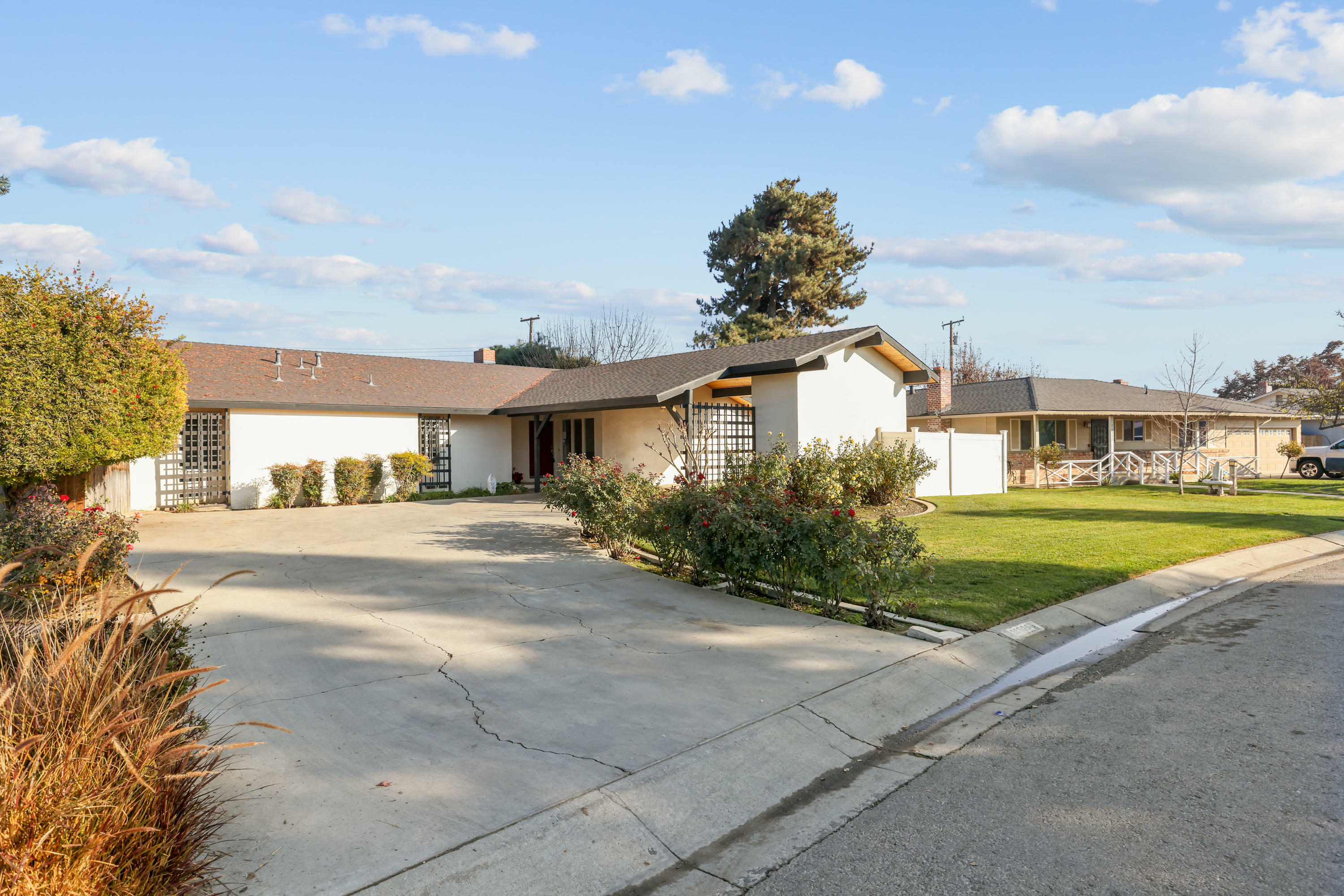 26520 Mulanax Drive  Visalia CA 93277 photo