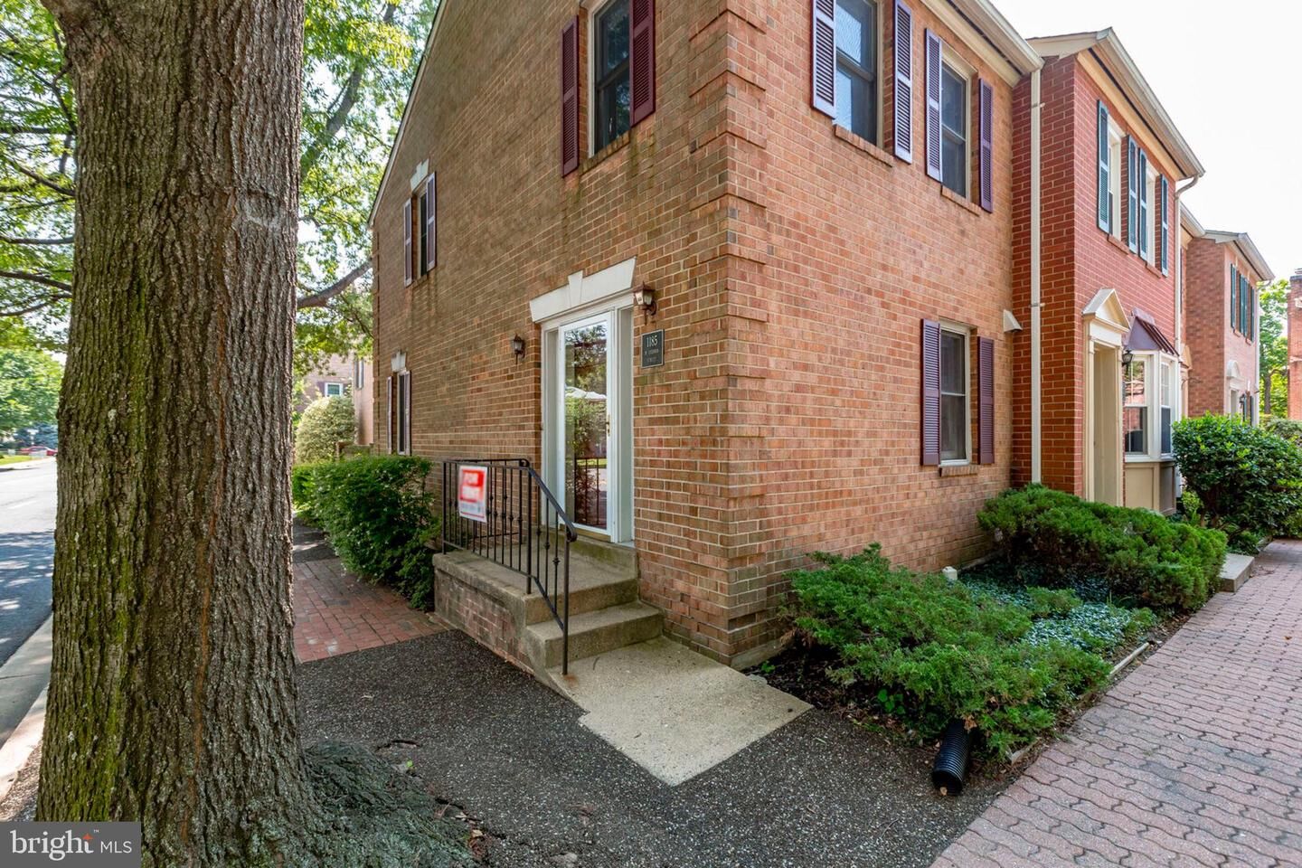 Property Photo:  1185 N Vernon Street  VA 22201 