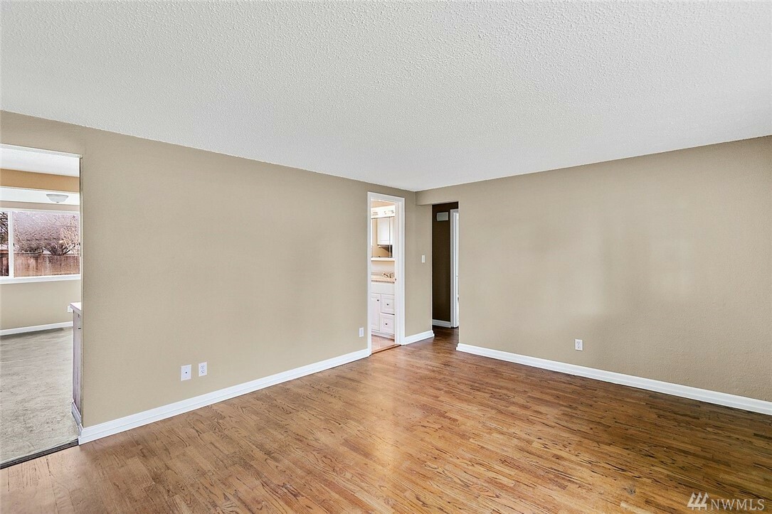 Property Photo: 2815 O St SE WA 98002
