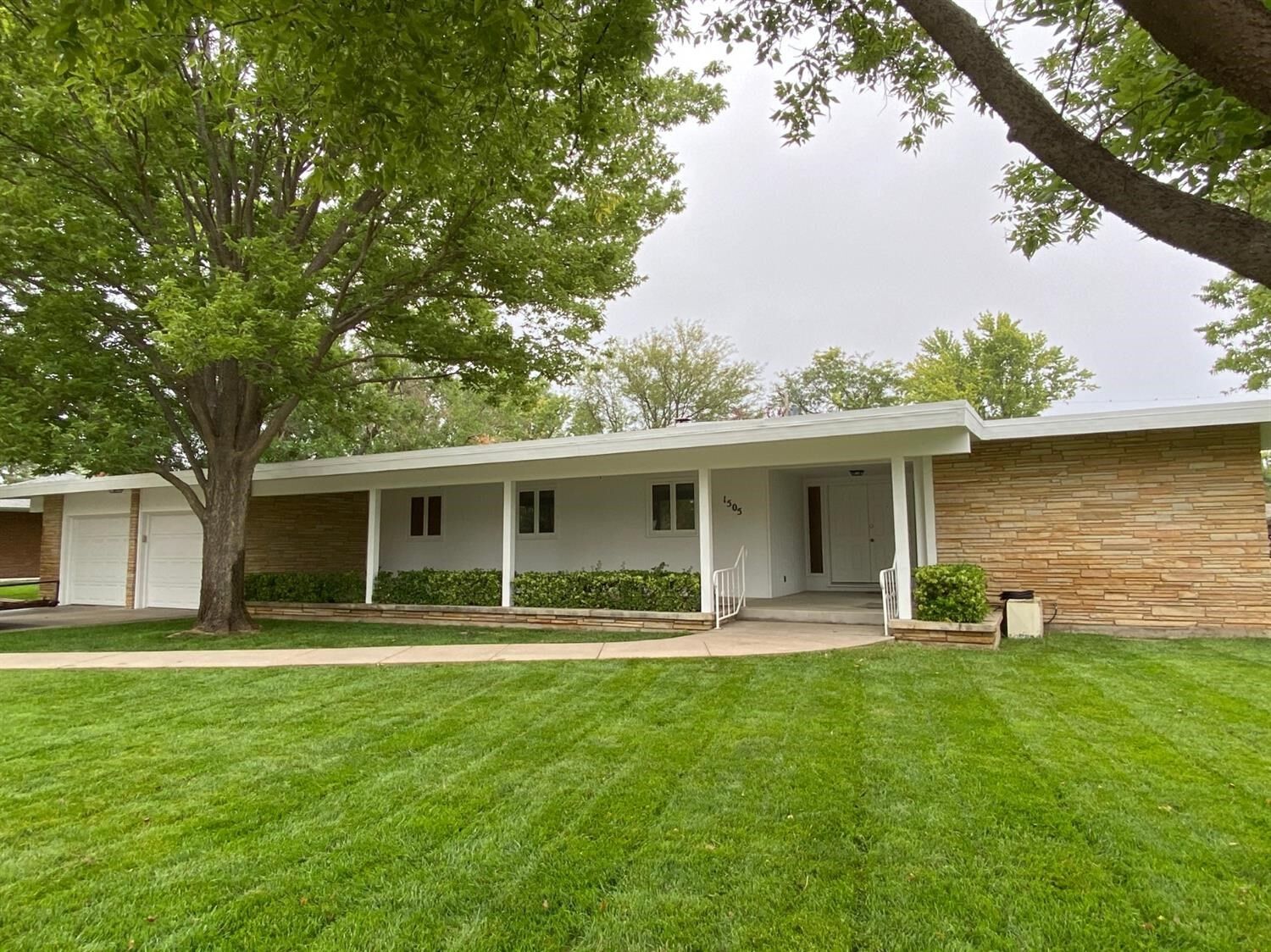 Property Photo: 1505 E Hackberry Street KS 67846