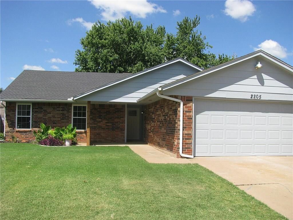 Property Photo:  2205 Tanglewood Drive  OK 73012 