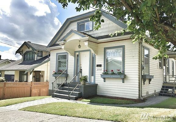 Property Photo:  2109 N 41st St  WA 98103 