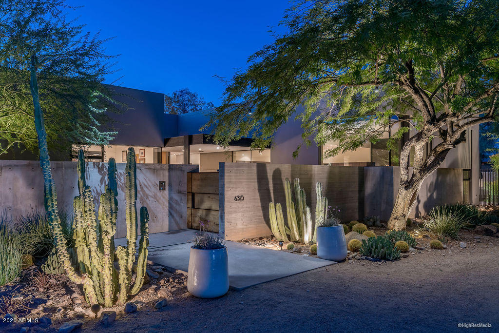 Property Photo: 6310 N 47th Place AZ 85253