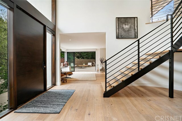 Property Photo: 11920 Briarvale Lane CA 91604