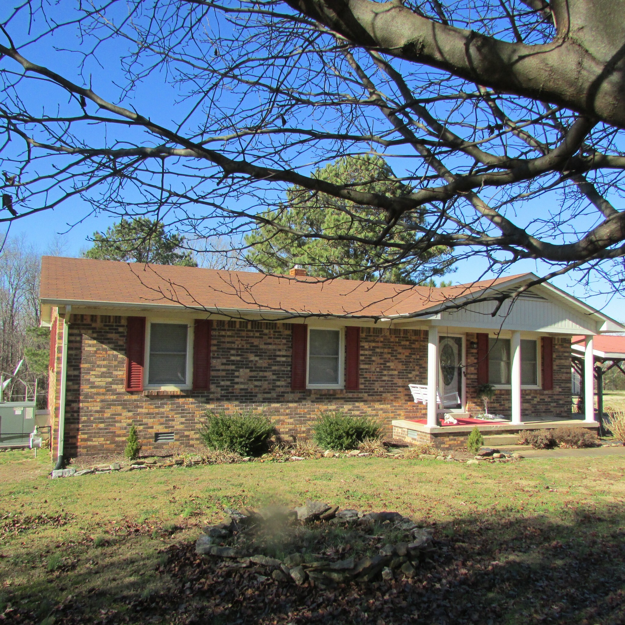 Property Photo:  1061 W Point Rd S  TN 38464 