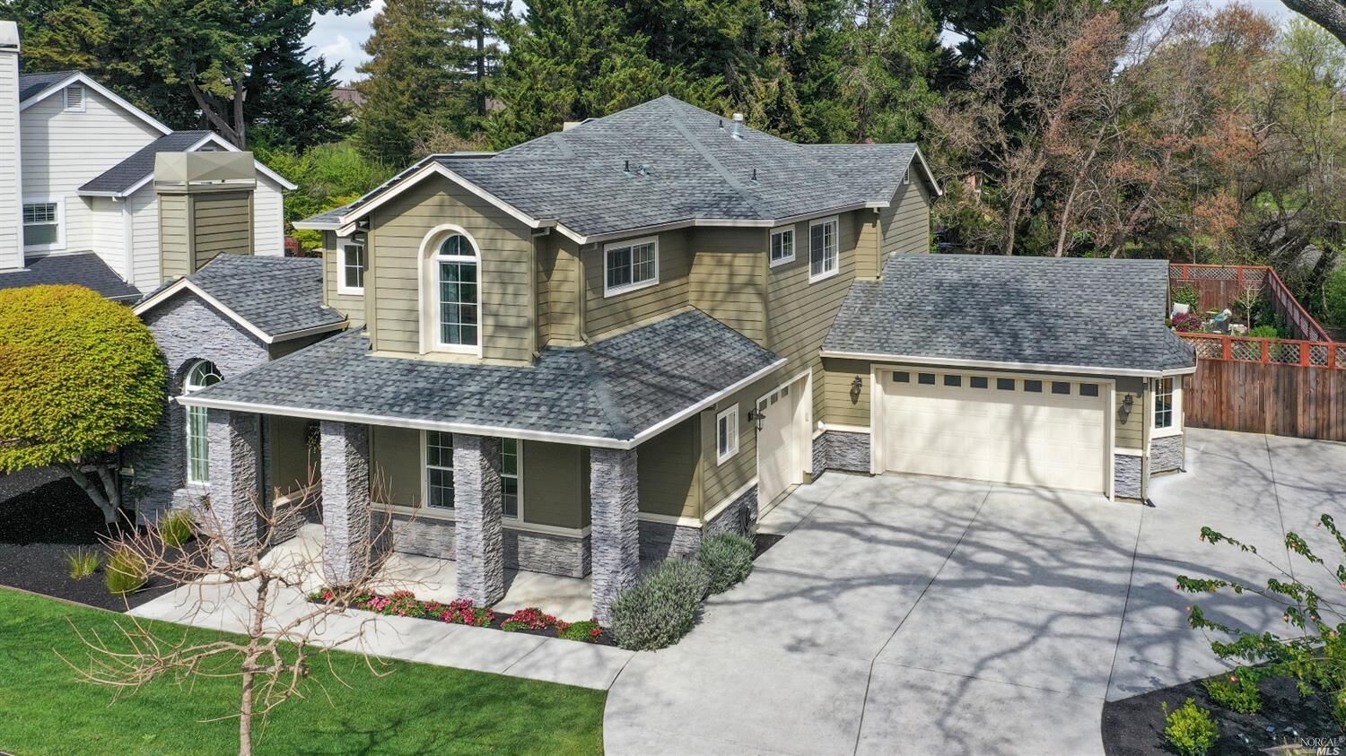 Property Photo:  