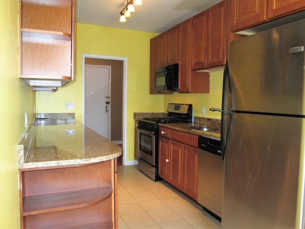 Property Photo:  2520 Kennedy Blvd 3D  NJ 07304-2058 