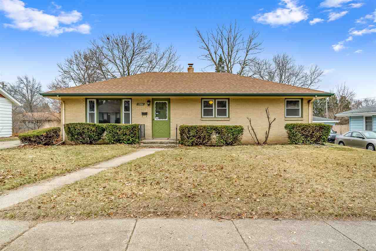 Property Photo:  2804 Karen Drive  IL 61101 