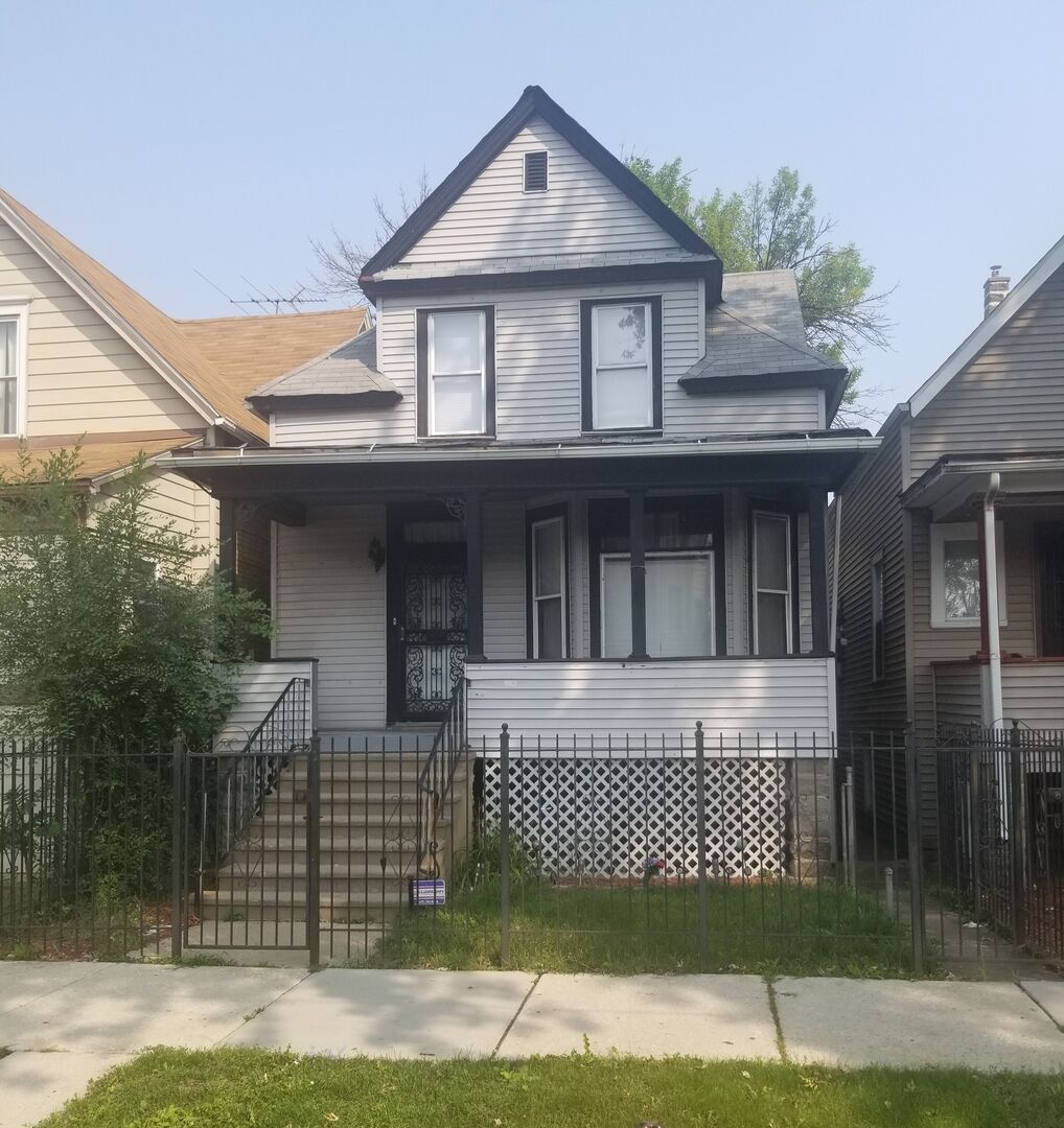 Property Photo:  5030 W Superior Street  IL 60644 