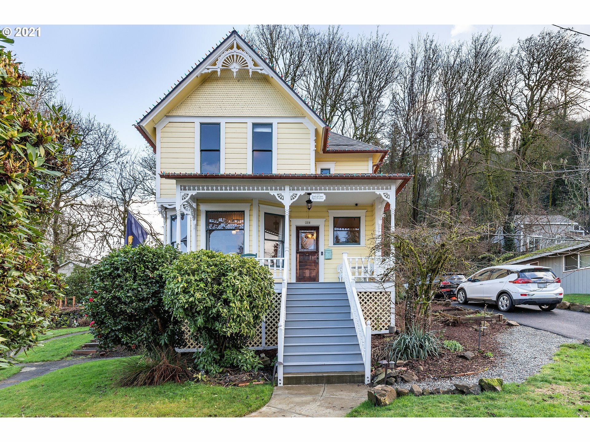 Property Photo: 204 Jefferson St OR 97045