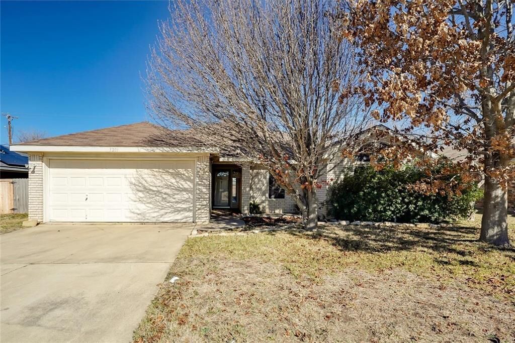 Property Photo:  