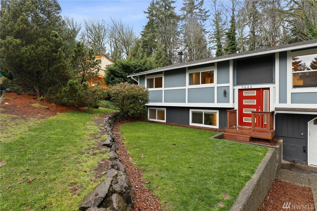 Property Photo:  9444 NE 138th St  WA 98034 