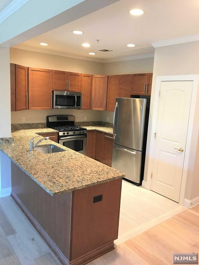 Property Photo:  2103 Windsor Park Court  NJ 07631 