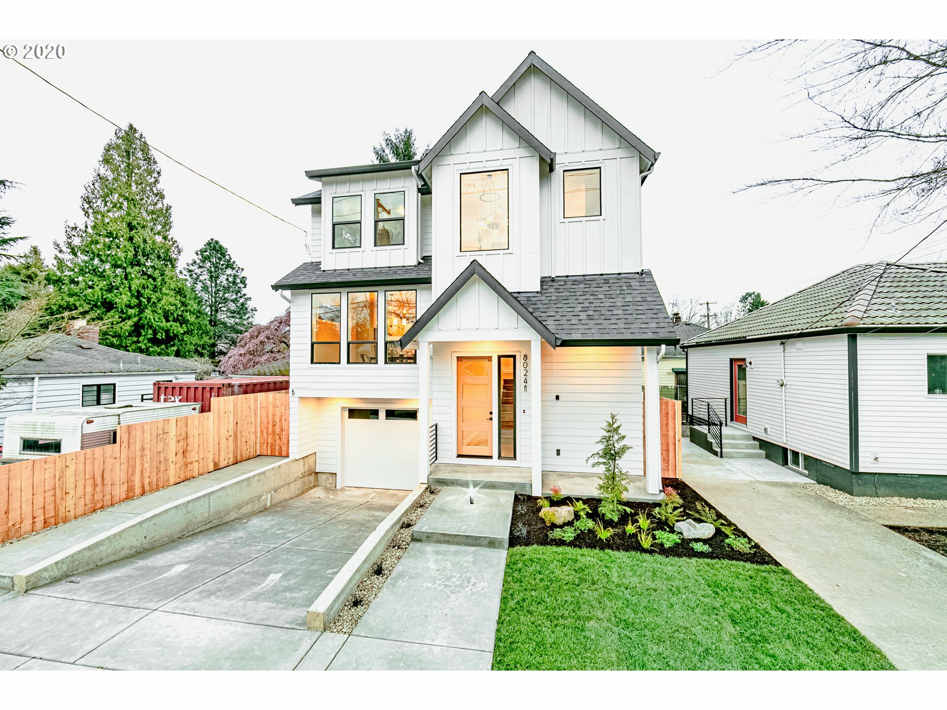 Property Photo: 6112 SE 40th Ave OR 97202