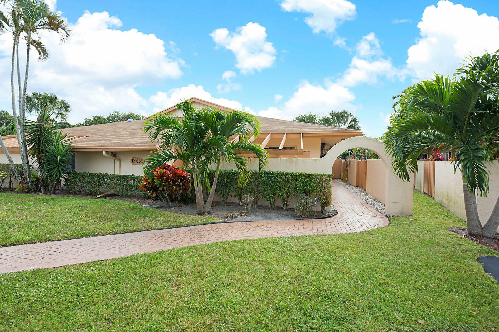 Property Photo:  13414 Sabal Palm Court B  FL 33484 