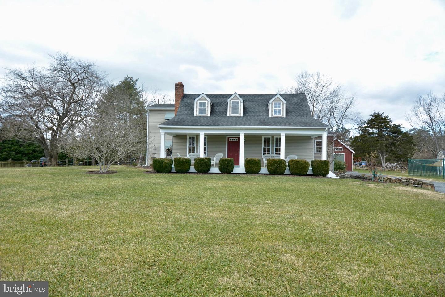 Property Photo: 8446 Turnbull Road VA 20186