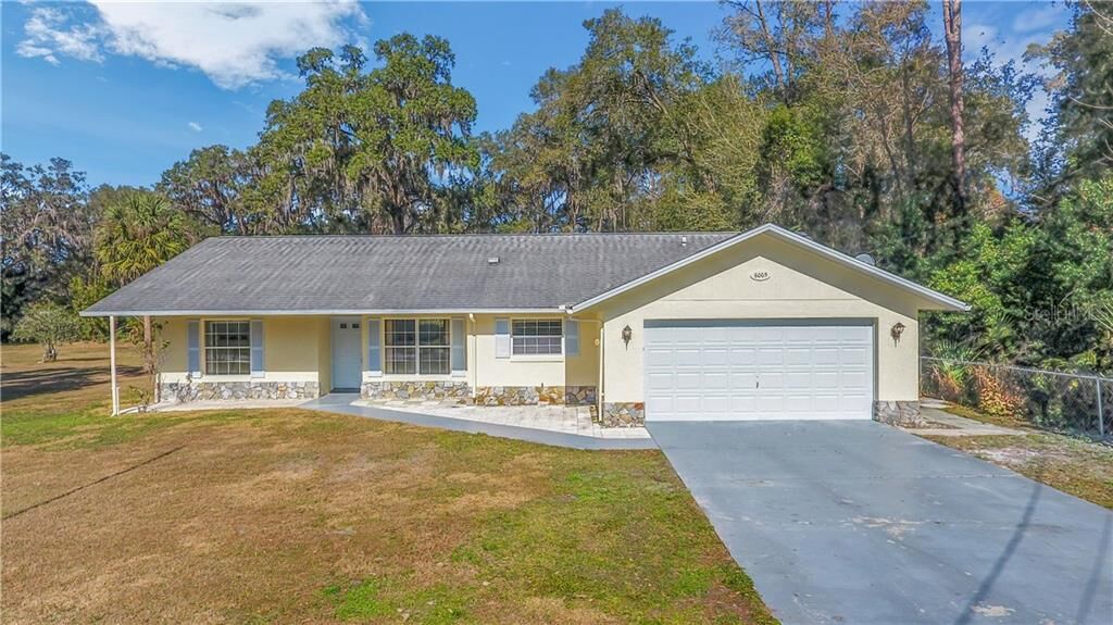 Property Photo: 6005 SE 119th Street FL 34420