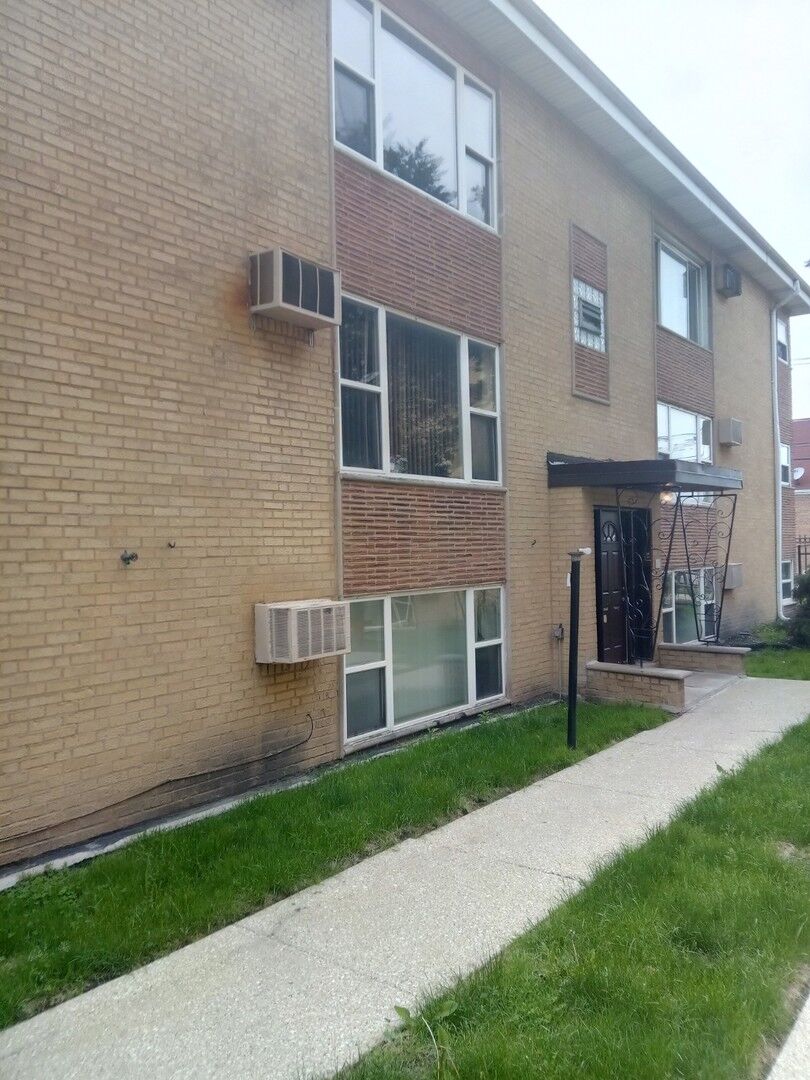 Property Photo:  406 E 109th Street 1N  IL 60628 