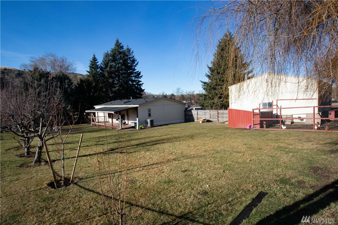 Property Photo:  610 E Race St  WA 99328 