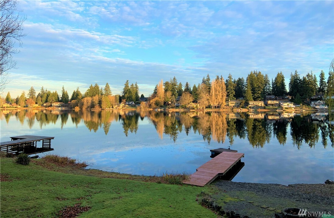 Property Photo:  3905 Shelby Rd  WA 98087 