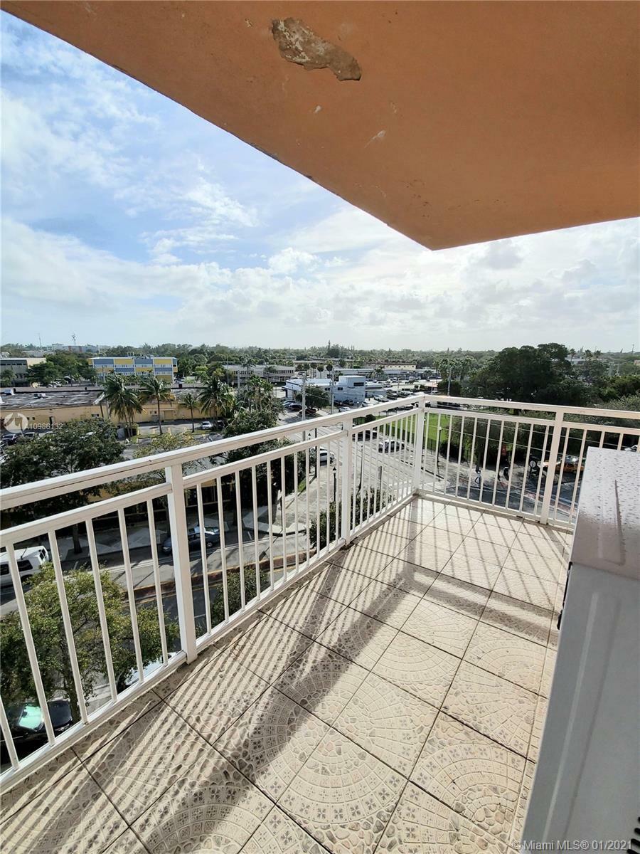 Property Photo:  2025 NE 164th St 617  FL 33162 