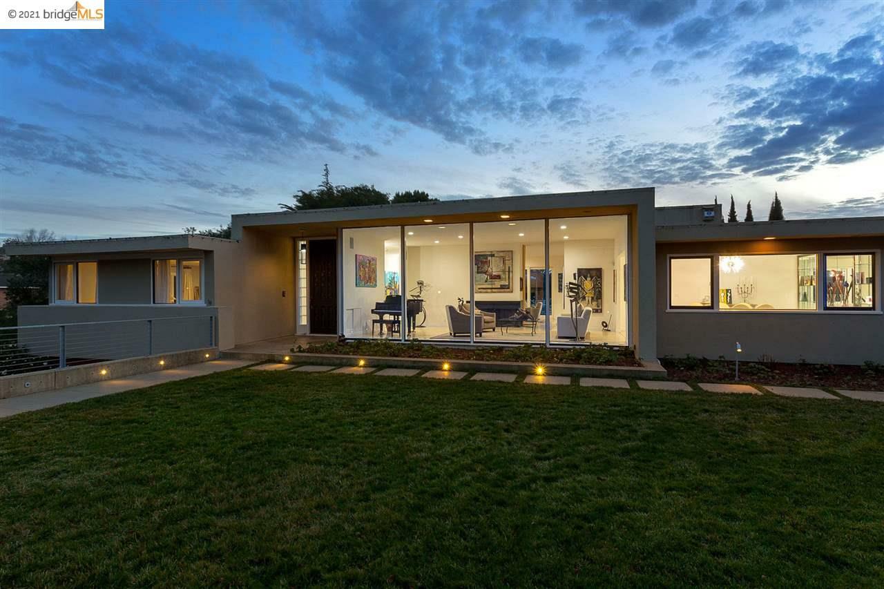 Property Photo: 410 Hampton Rd CA 94611