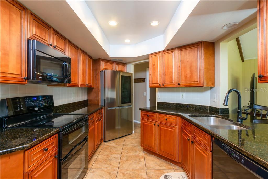 Property Photo: 670 Suffolk Circle FL 34275