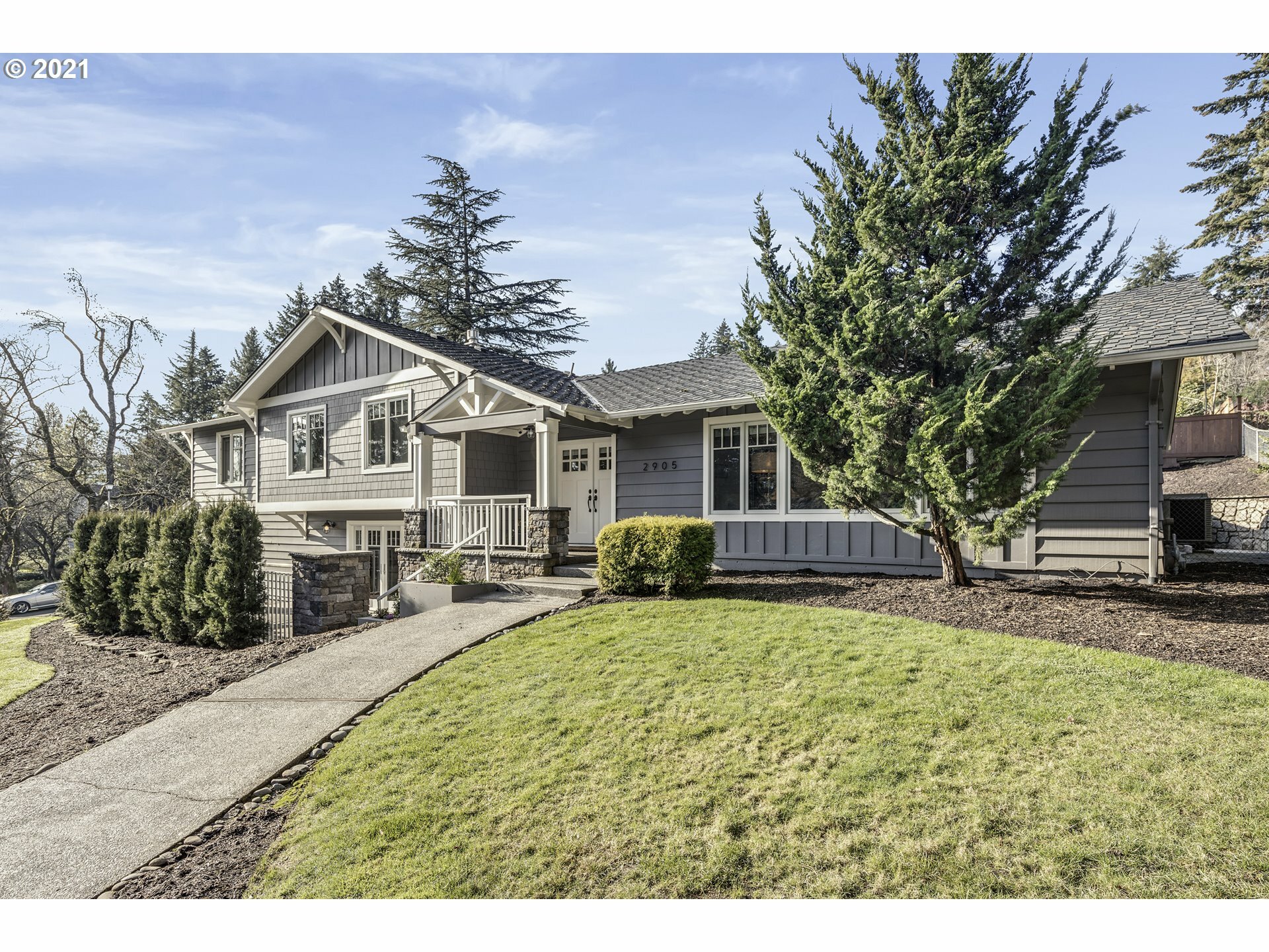 2905 SW Garden View Ave  Portland OR 97225 photo