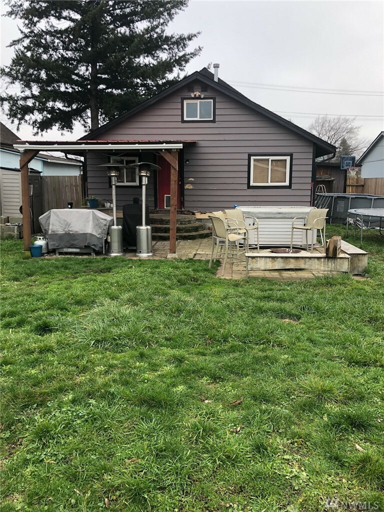 Property Photo:  503 S Ash St  WA 98531 