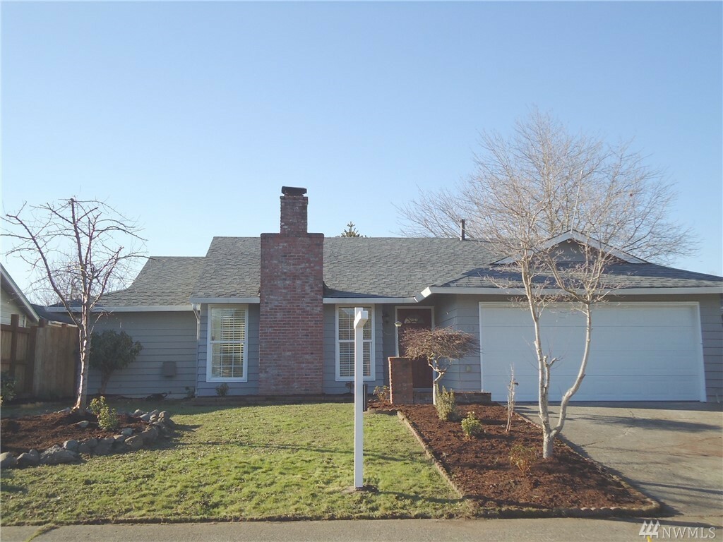 Property Photo: 2103 Pike St NE WA 98002
