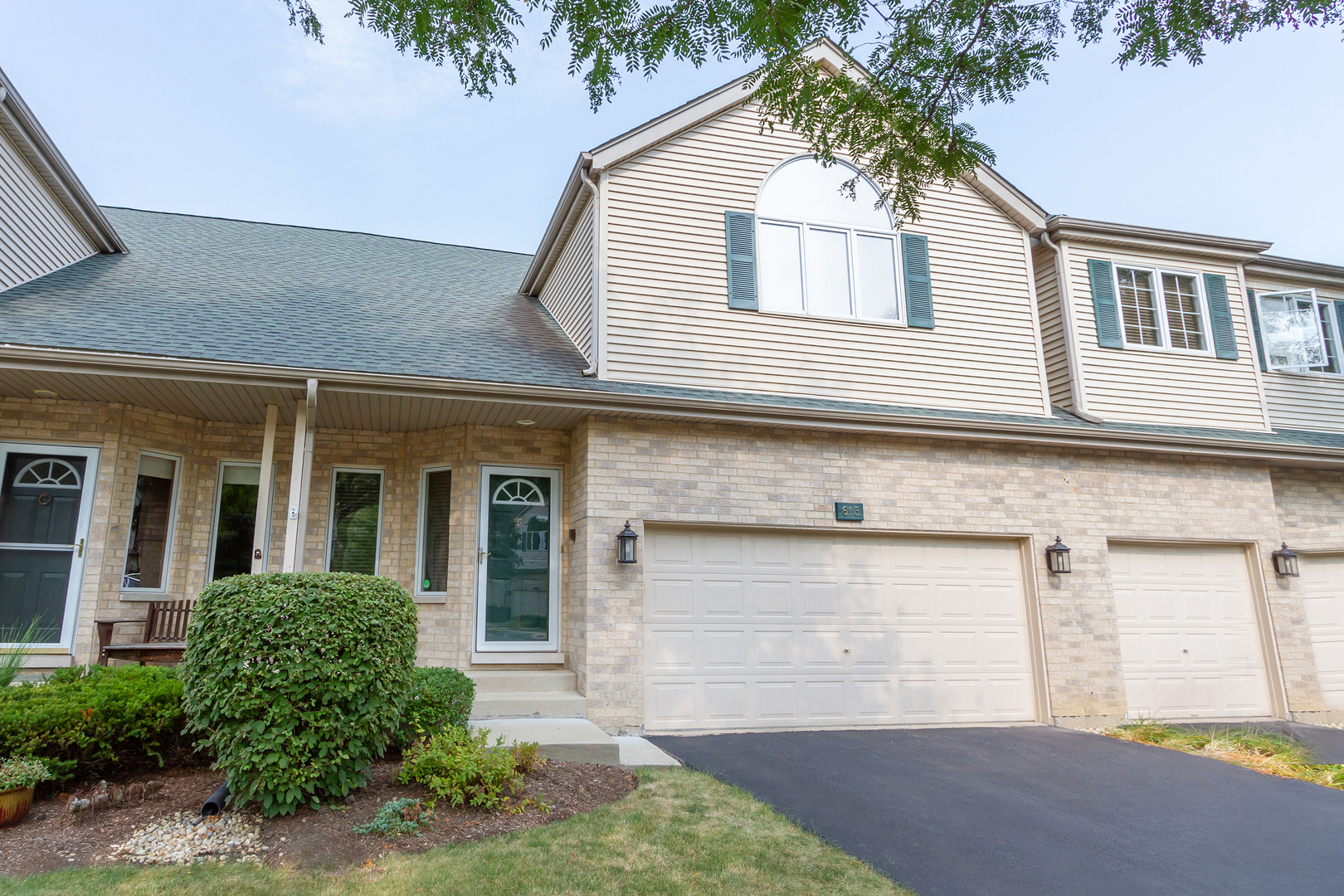 Property Photo:  613 Charlemagne Circle  IL 60172 